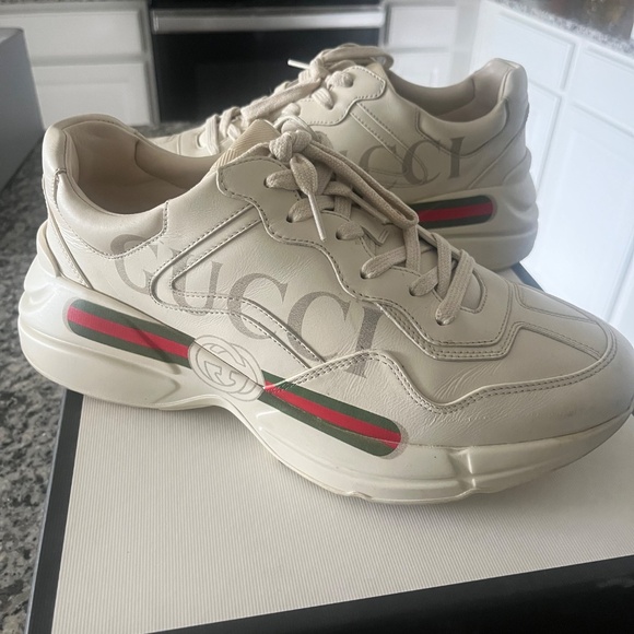 MEN'S RHYTON SNEAKER WITH GUCCI LOGO - Picture 2 of 2